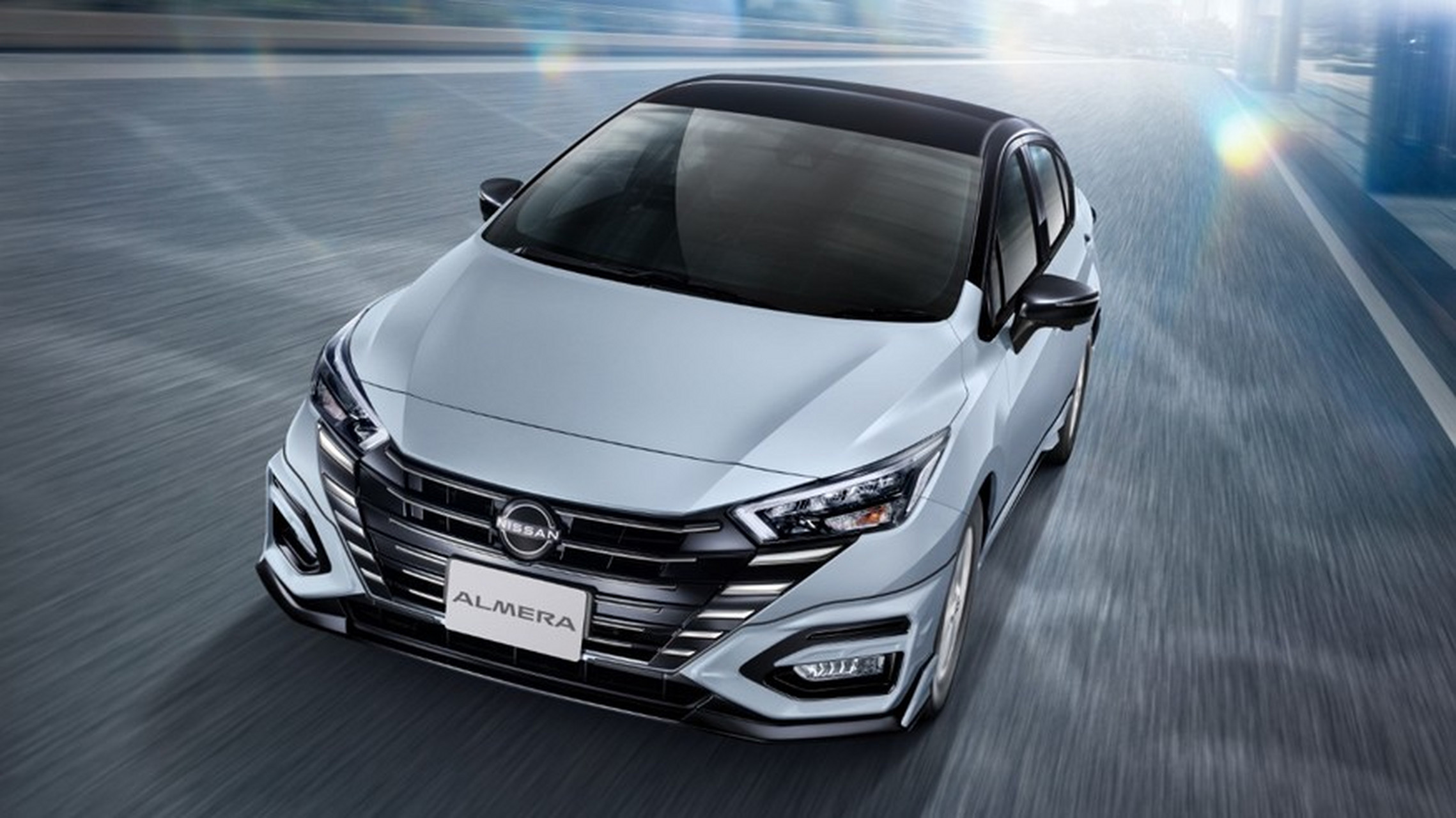 新款日产阳光轿车国外亮相,新车有一个新的进气格栅,其图案为细水平线