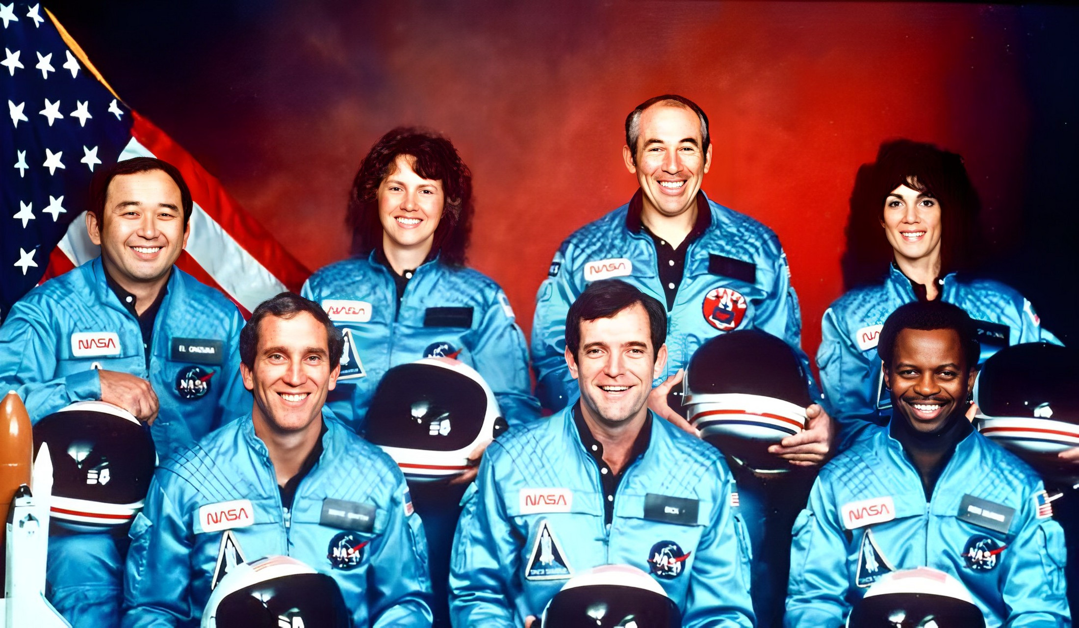 但在飞机起飞72秒后,机身突然爆炸解体,瞬间变成火球,宇航员也不幸