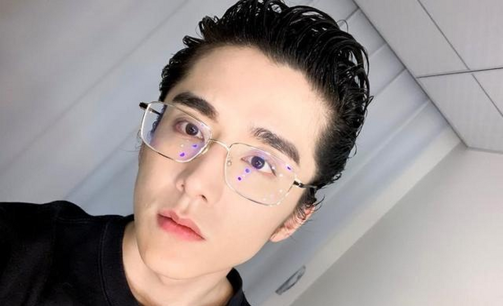 看名字你们肯定也猜到了吧,幸韵文化是谭松韵的公司,张新成工作室肯定