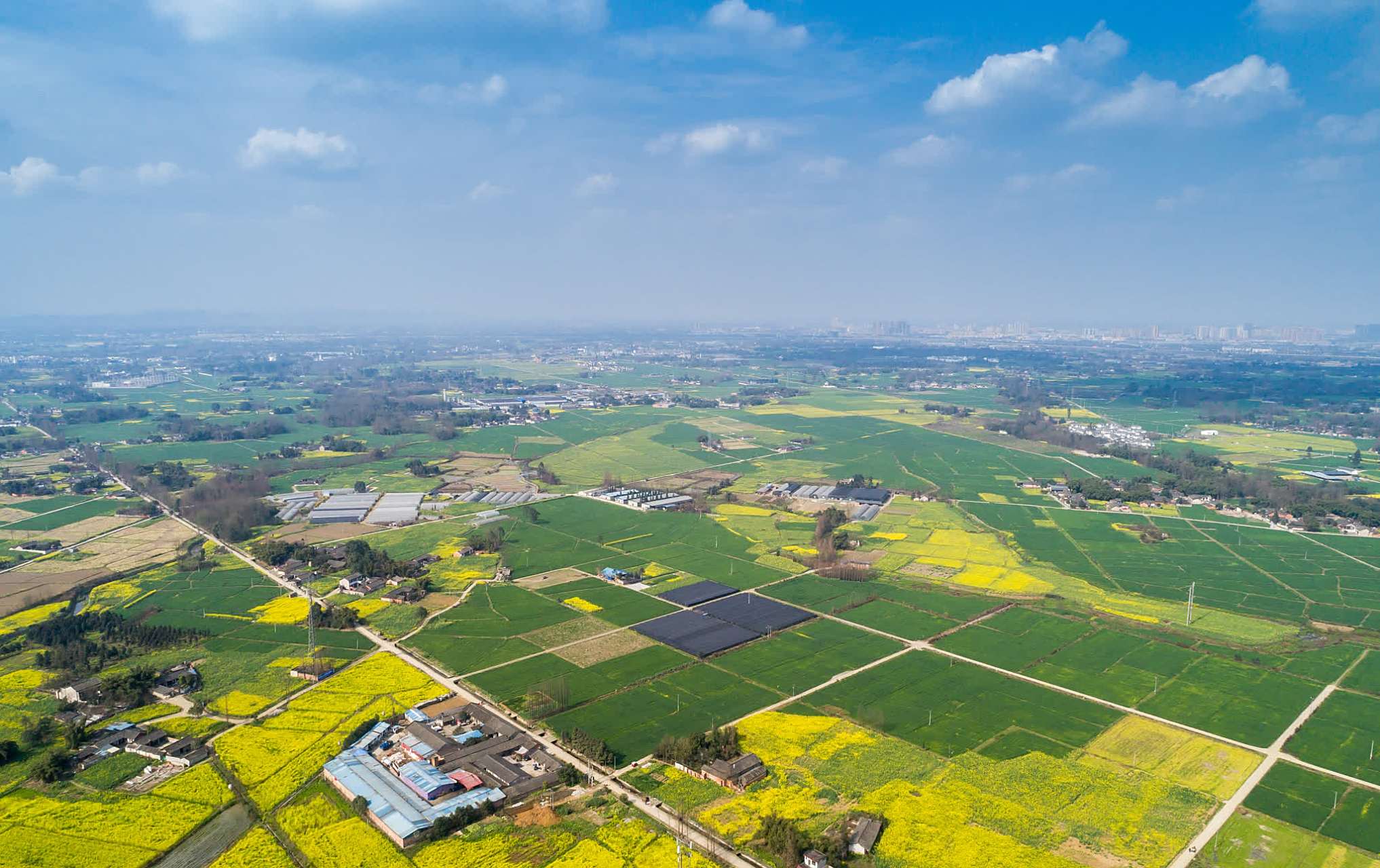 成都平原位于四川盆地中部