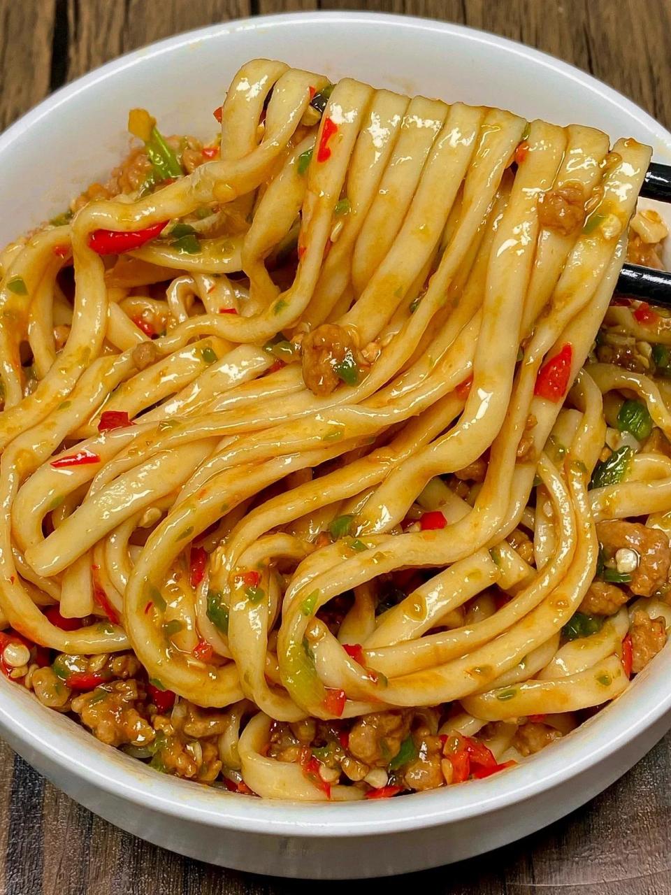 这辈子没开面馆是我的遗憾……|||今天做了一道剁椒肉末拌面!
