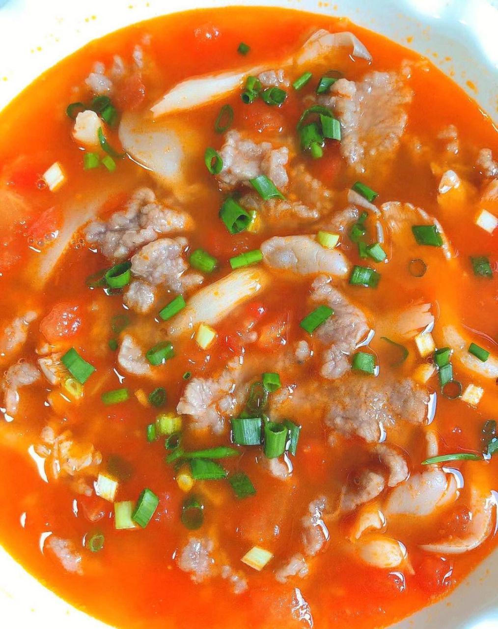 今天为大家推荐的是番茄平菇滑肉汤,这个汤真的做出来之后喝掉两碗