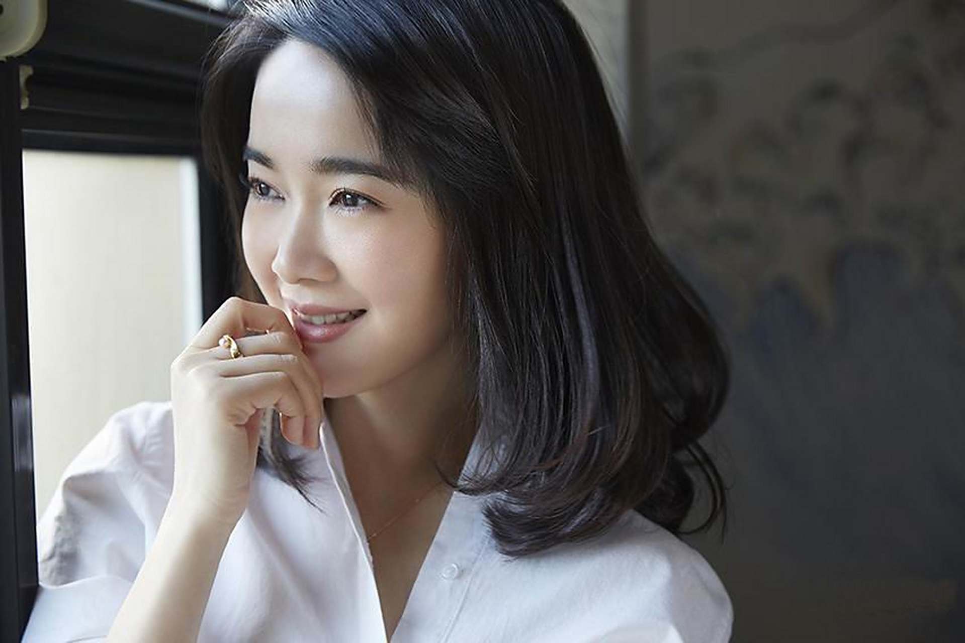 2005年,左小青在拍摄《天道》时,导演要求她不得穿衣服,她感到十分