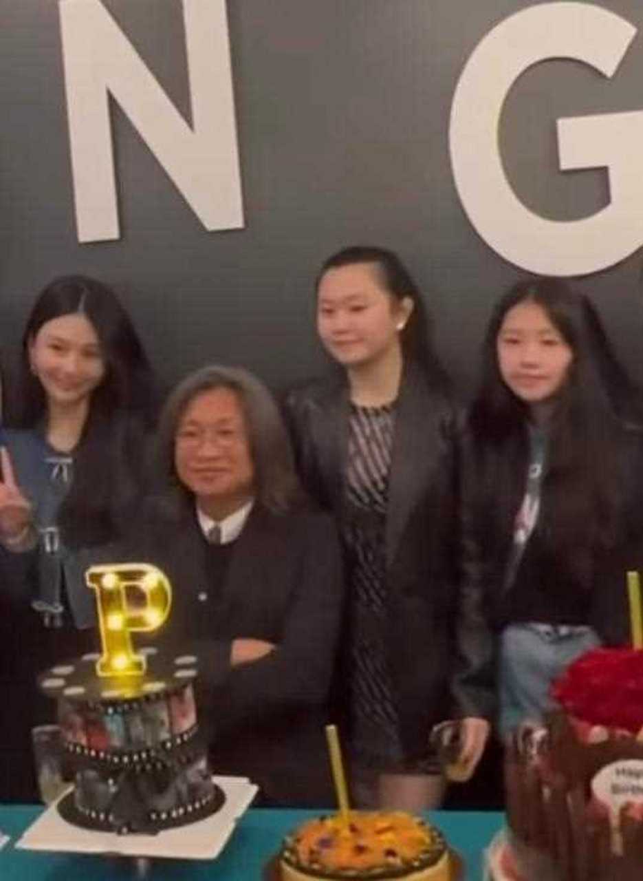 邱淑贞,沈月,沈星,沈日母女四人一起参加陈可辛导演的庆生派对,三个