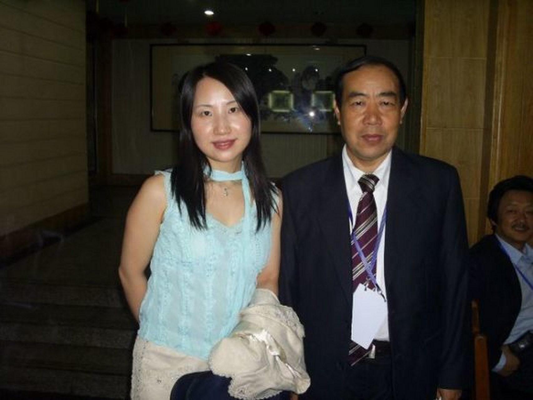 "流氓作家"贾平凹在女儿贾浅浅和女婿贾少龙的婚礼上讲了三句话: 第