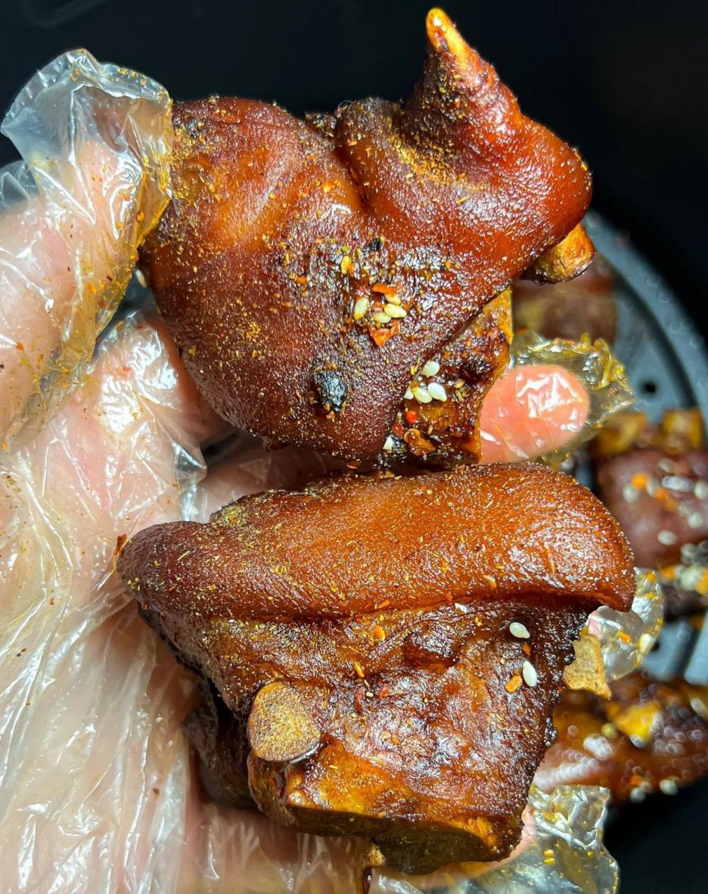 有空气炸锅的都给我做[比心]麻辣软糯的烤猪蹄真的没人能拒绝吧[比心]