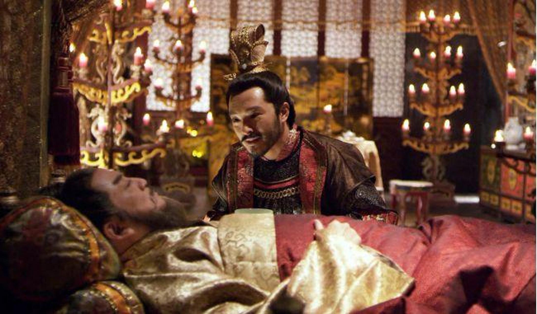 一天,陈氏外出换衣,突然被太子杨广紧紧抱住.