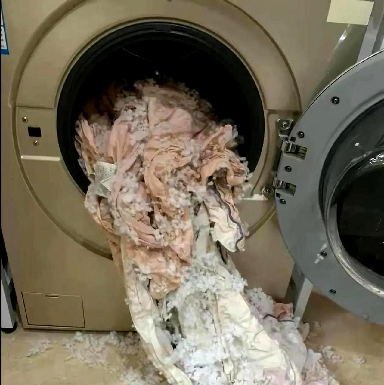 我尝试过了,羽绒服不适合放入全自动洗衣机中清洗.