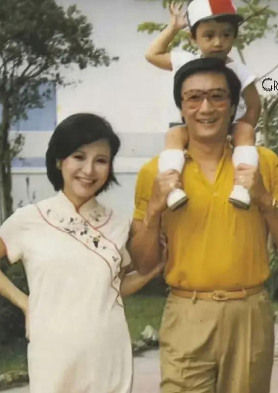 谢霆锋小时候还蛮可爱的吗,谢贤年轻时也帅气的很呢