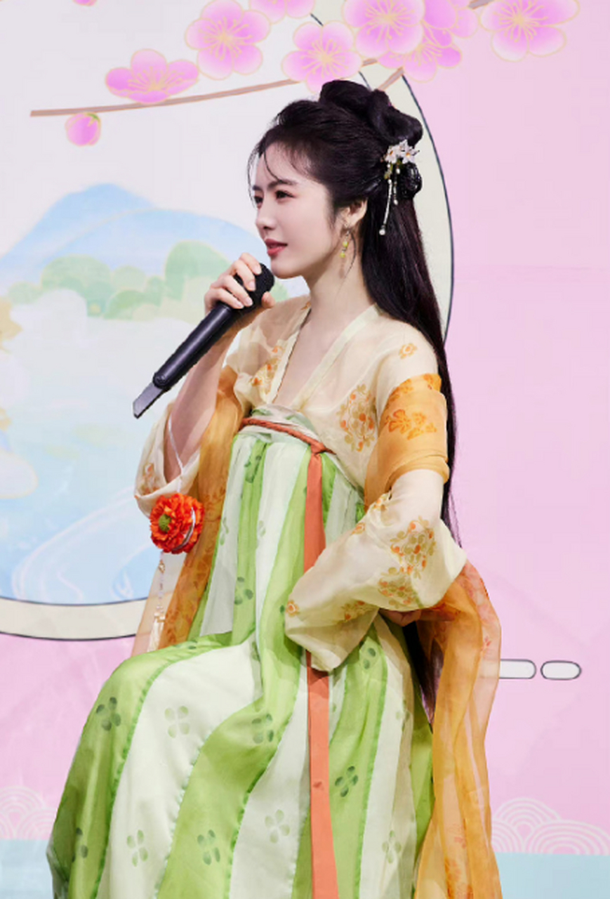 蔡文静cos水仙花神# 我不允许还有人没有看到蔡文静的这个造型,这种