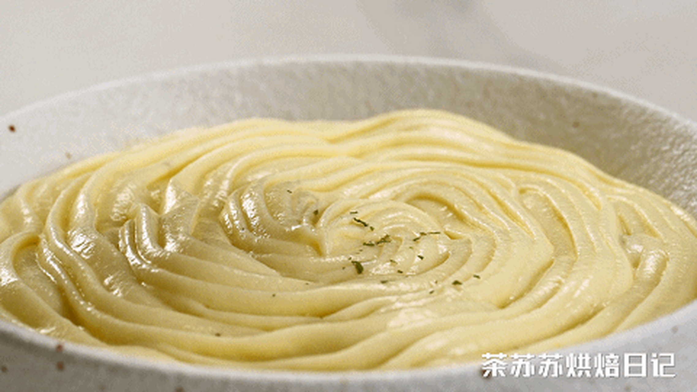 奶油乌冬面  绵密的土豆奶油铺在面条上,完美地给它上了一层保护色.