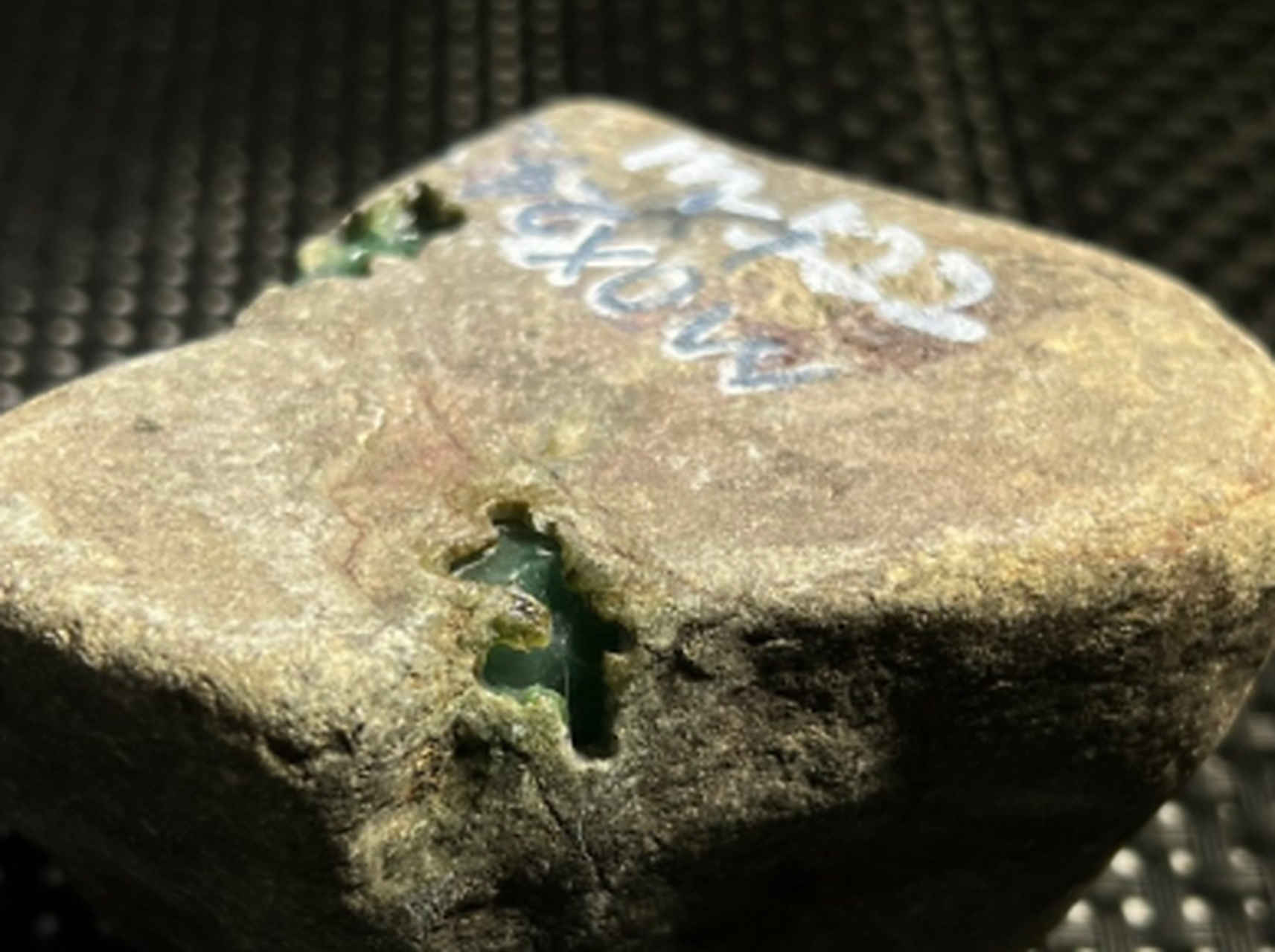 4公斤南齐场口色料,正宗南齐,棱角分明,种老肉细,颜色清甜,做牌子做戒