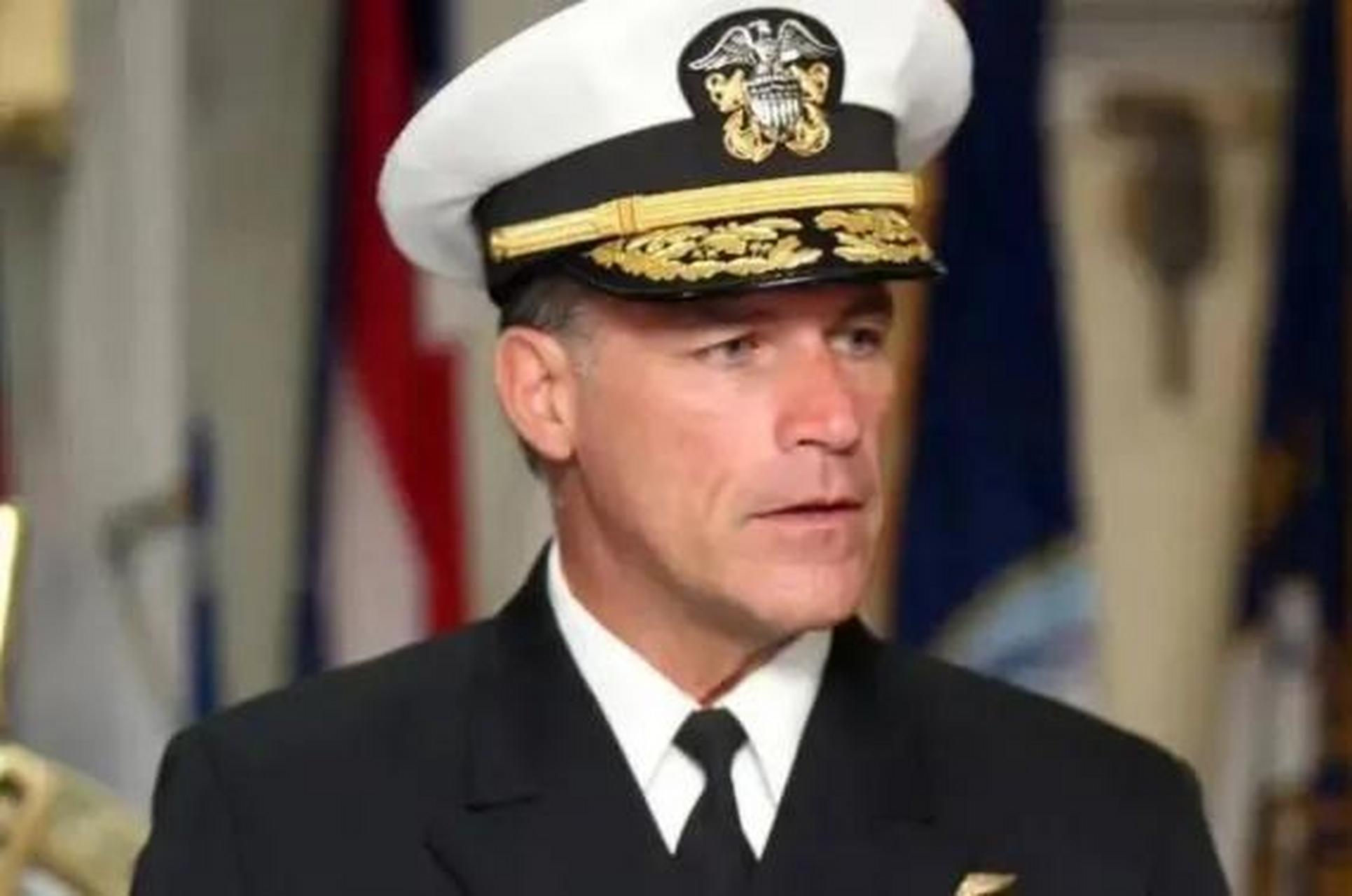 美国印太司令部司令阿奎利诺上将20日乘坐美国海军p