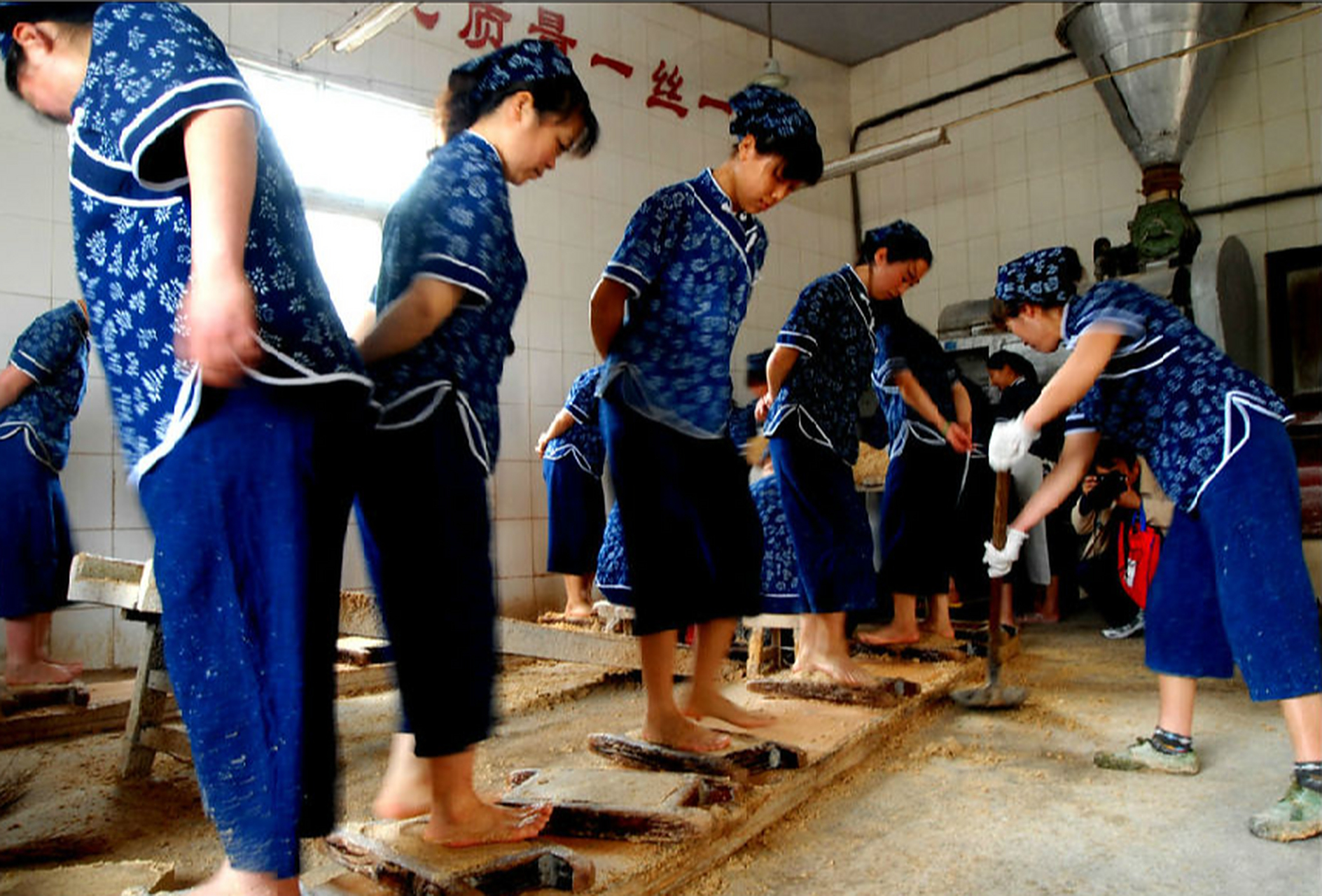 白酒知识# 堪称"液体黄金"的贵州茅台,看完车间生产