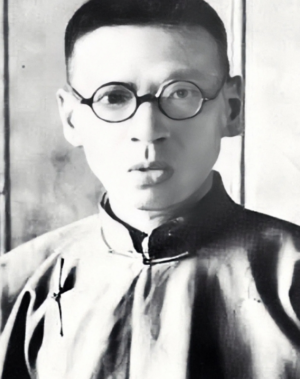 黄侃从小聪明,与娃娃亲王采蘅结婚并生育了7个子女.