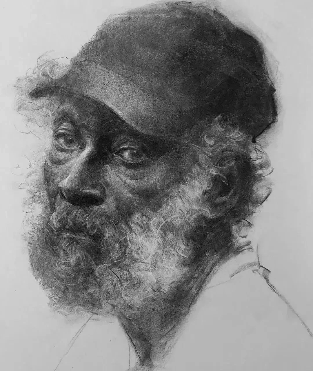 当粗狂与细腻二合一,领略素描头像的魅力 木炭素描顾名思义就是用木炭