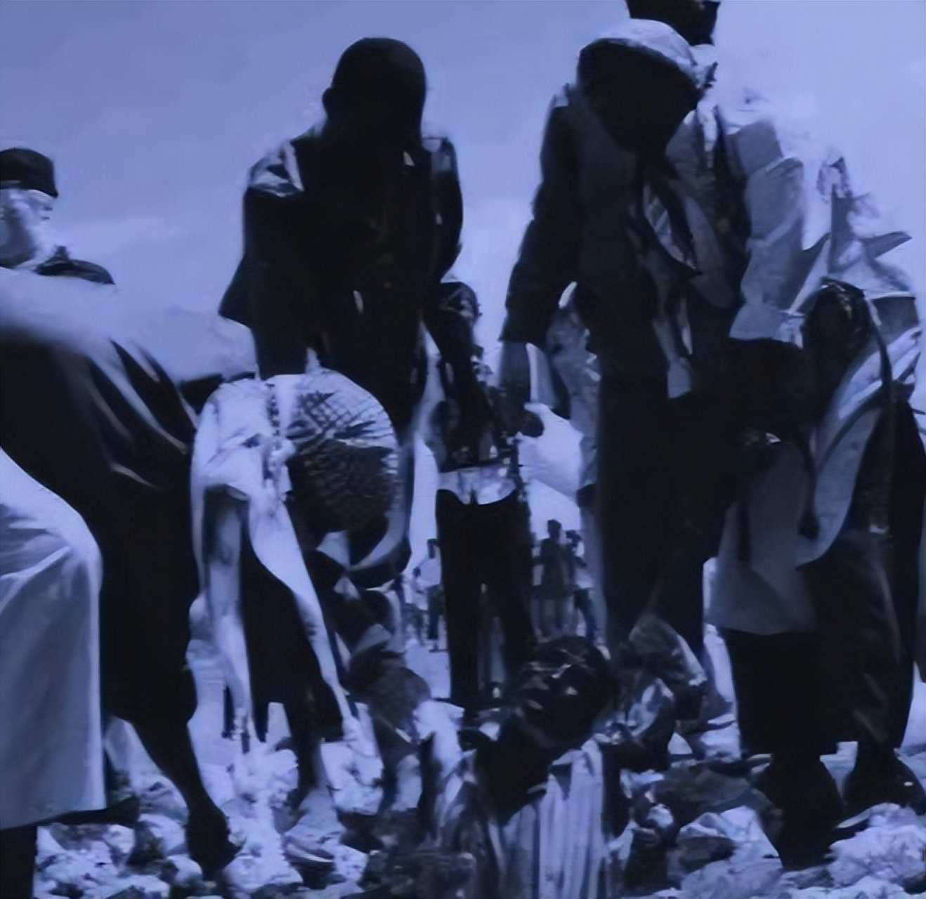 石刑,是流行于阿富汗,阿拉伯联合酋长国等信仰伊斯兰教法的国家,是