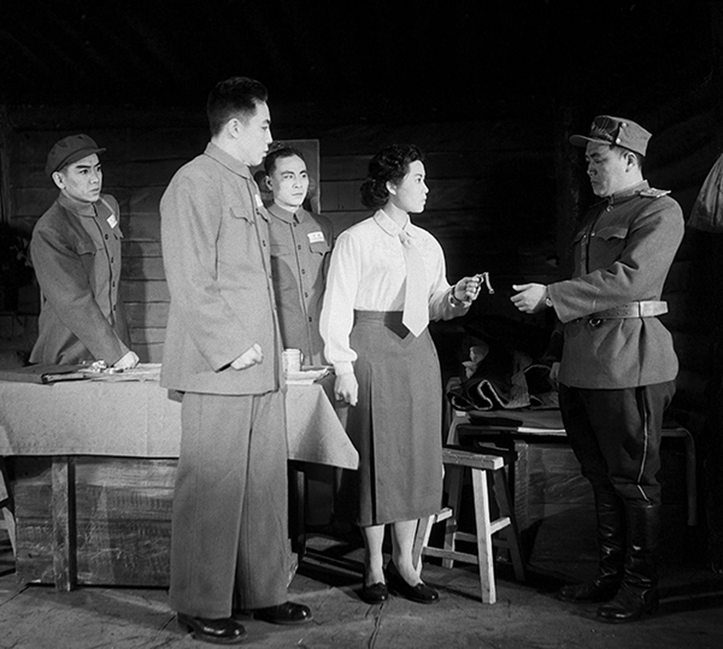 《保卫和平》是中国剧作家宋之的作品.