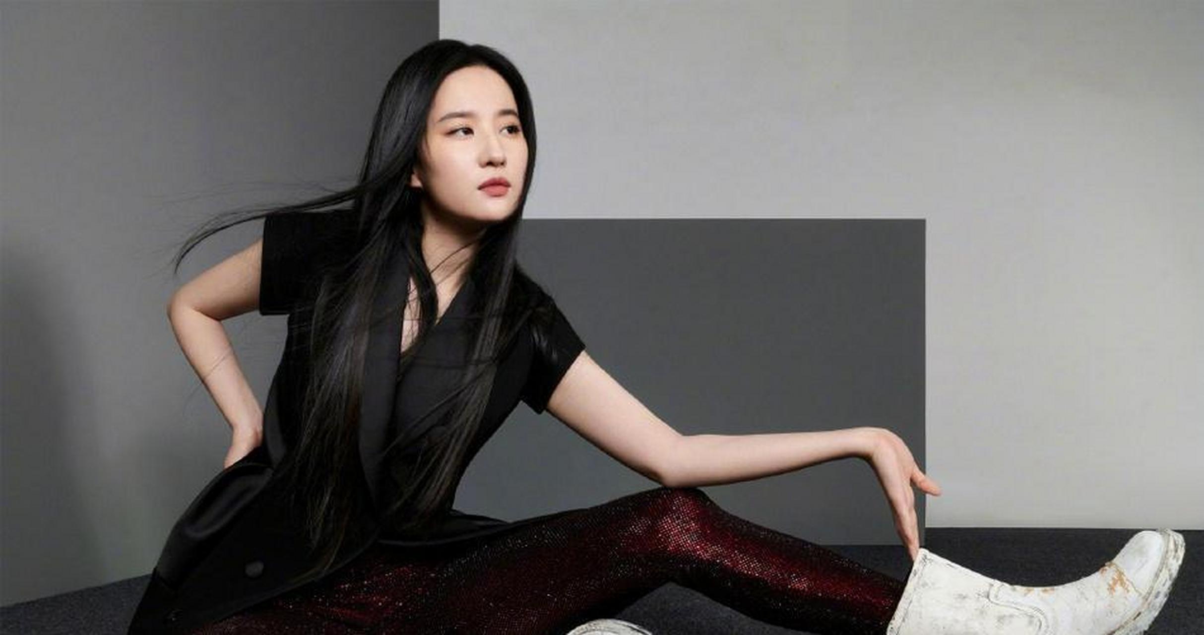 刘亦菲,黑长直发,女神范十足