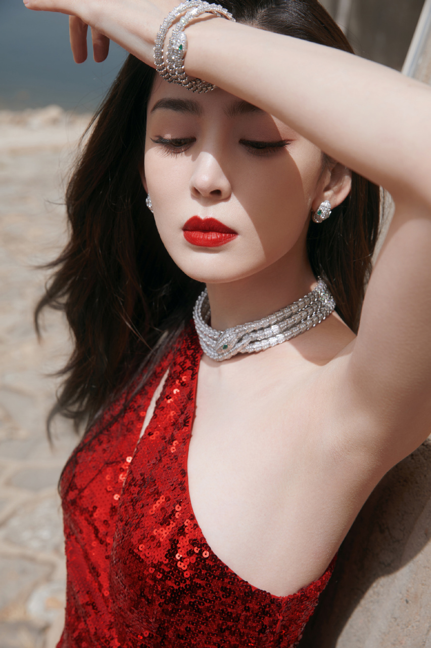 古力娜扎亮片红裙御姐造型,娜扎的每一次出现,真的会给我们带来满满的