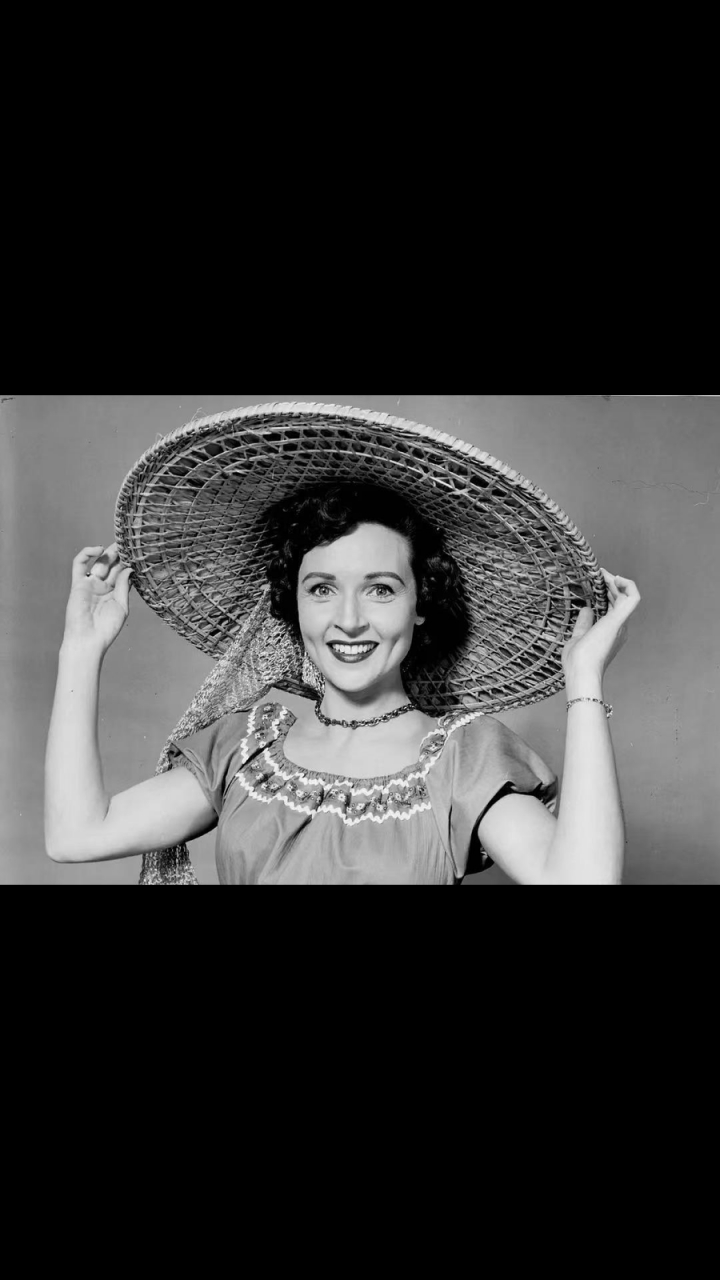 gif创作人# #贝蒂怀特去世#好莱坞传奇影星贝蒂怀特在2021年的最后