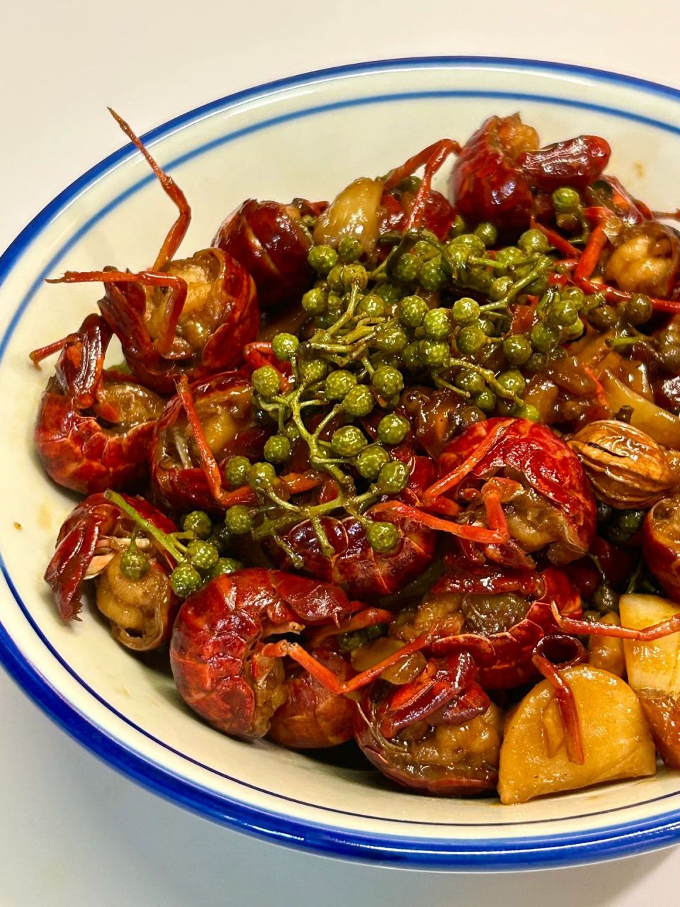 在餐馆绝对吃不到的油焖虾球  你吃过刚从树上摘下来的青花椒没?