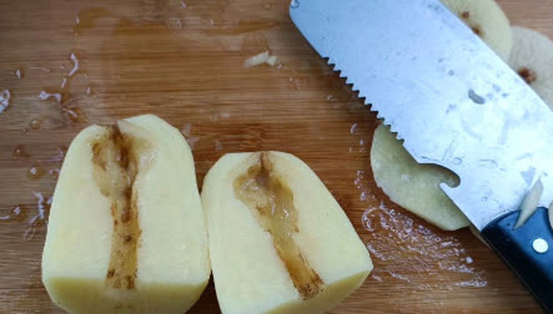 中间的烂土豆还能吃吗? 我把它炒了然后吃了.[微笑]