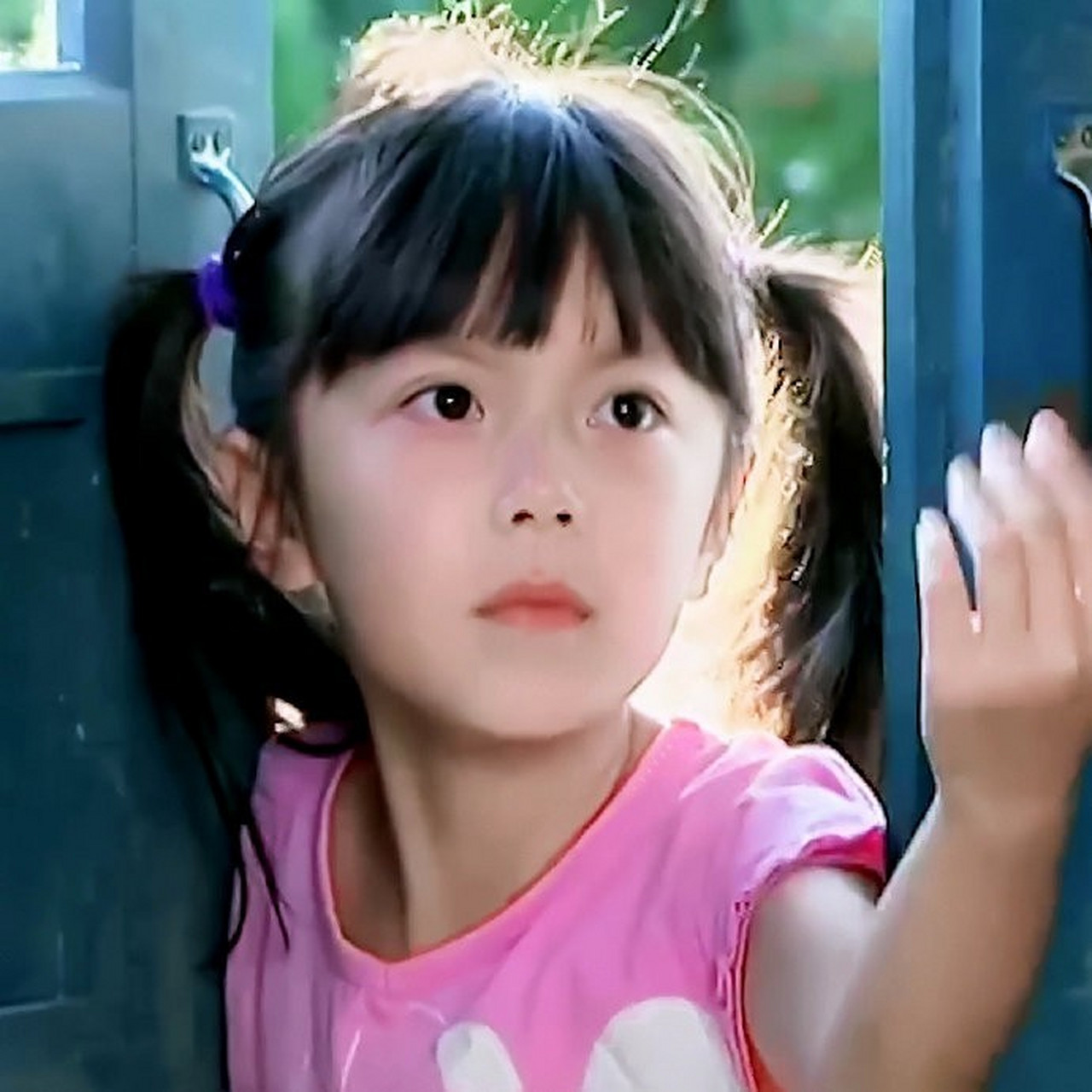 赵今麦小时候可以算是可爱天花板吧!