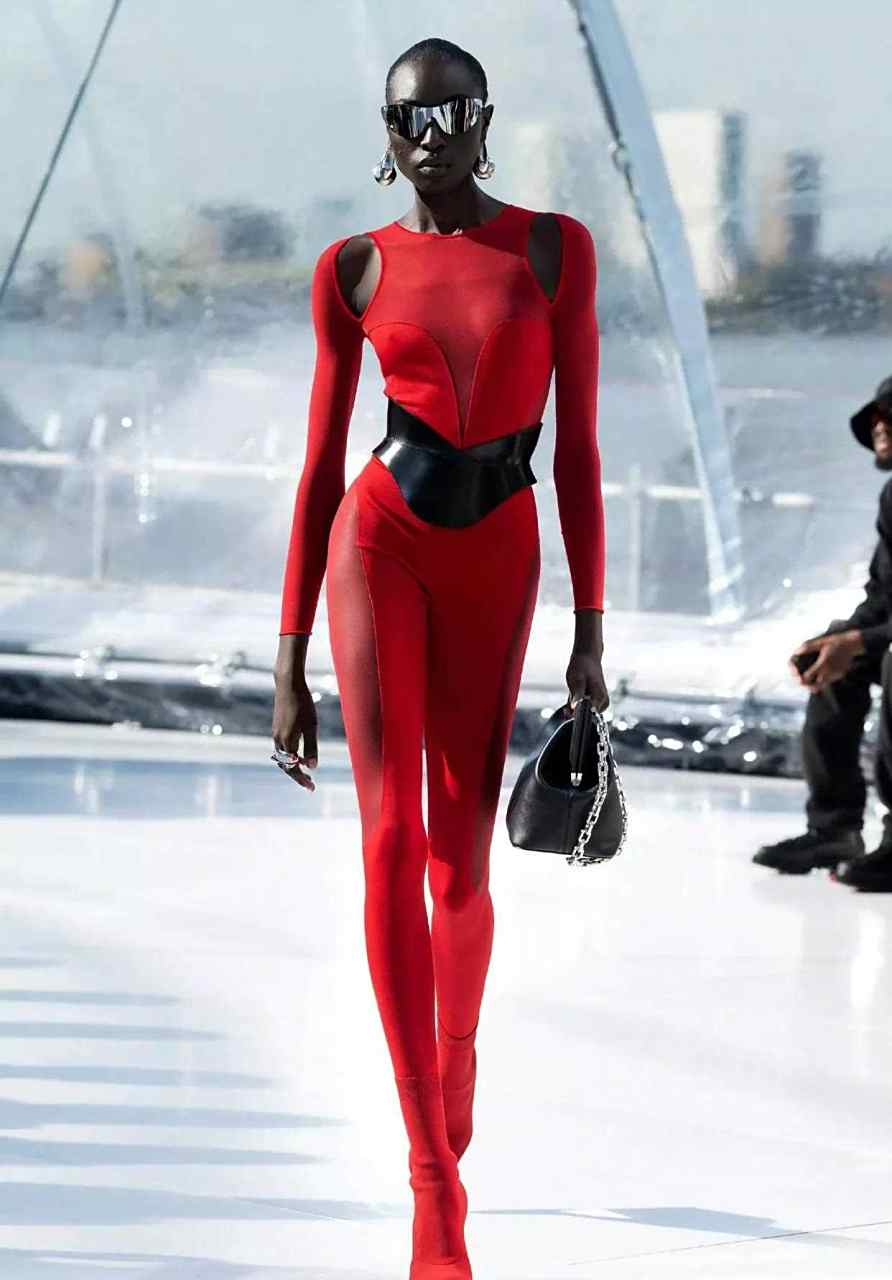 这个黑人模特的身材简直可以用完美来形容!