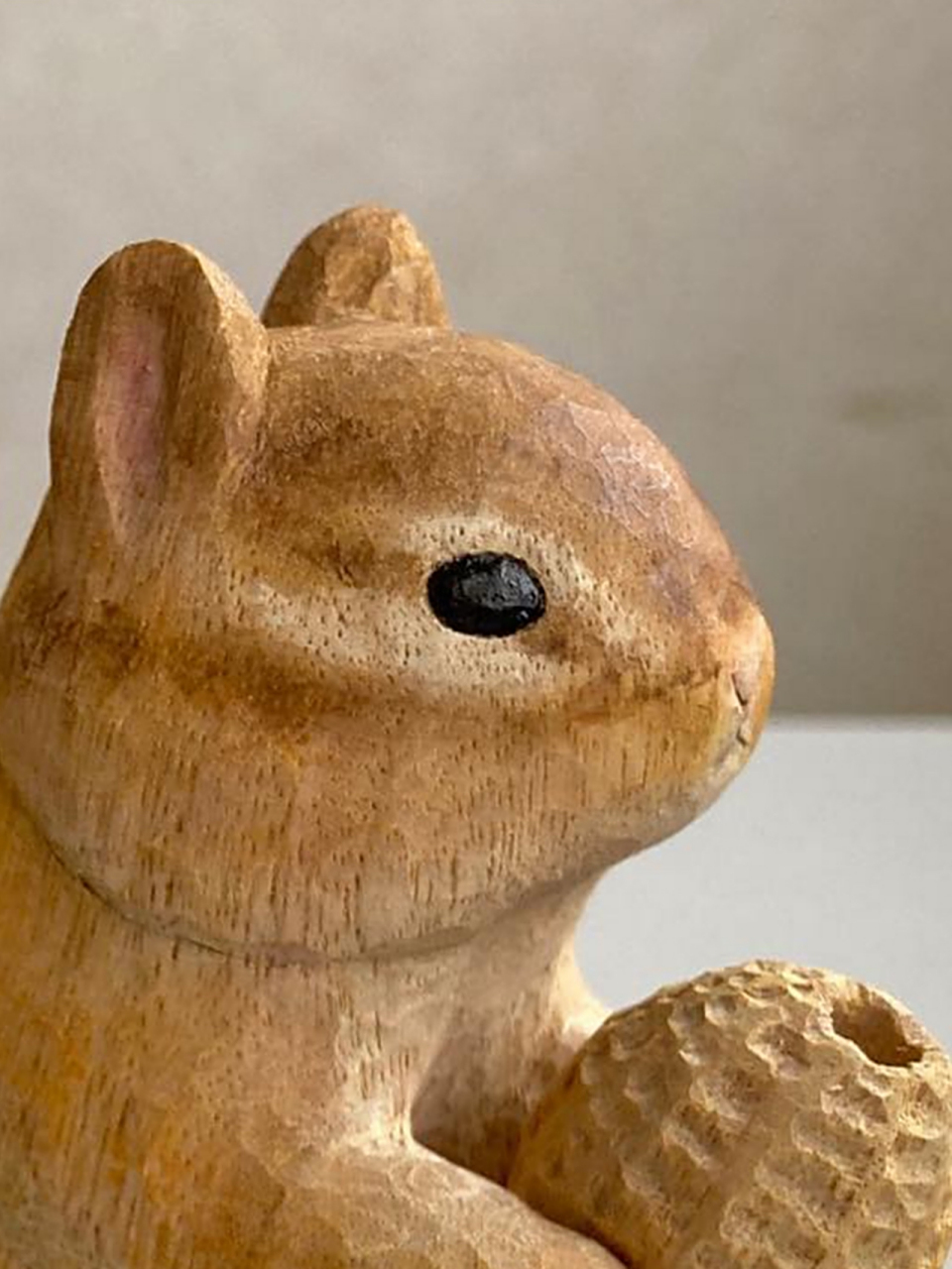 木雕分享|松鼠抱花生  可可爱爱的小松鼠