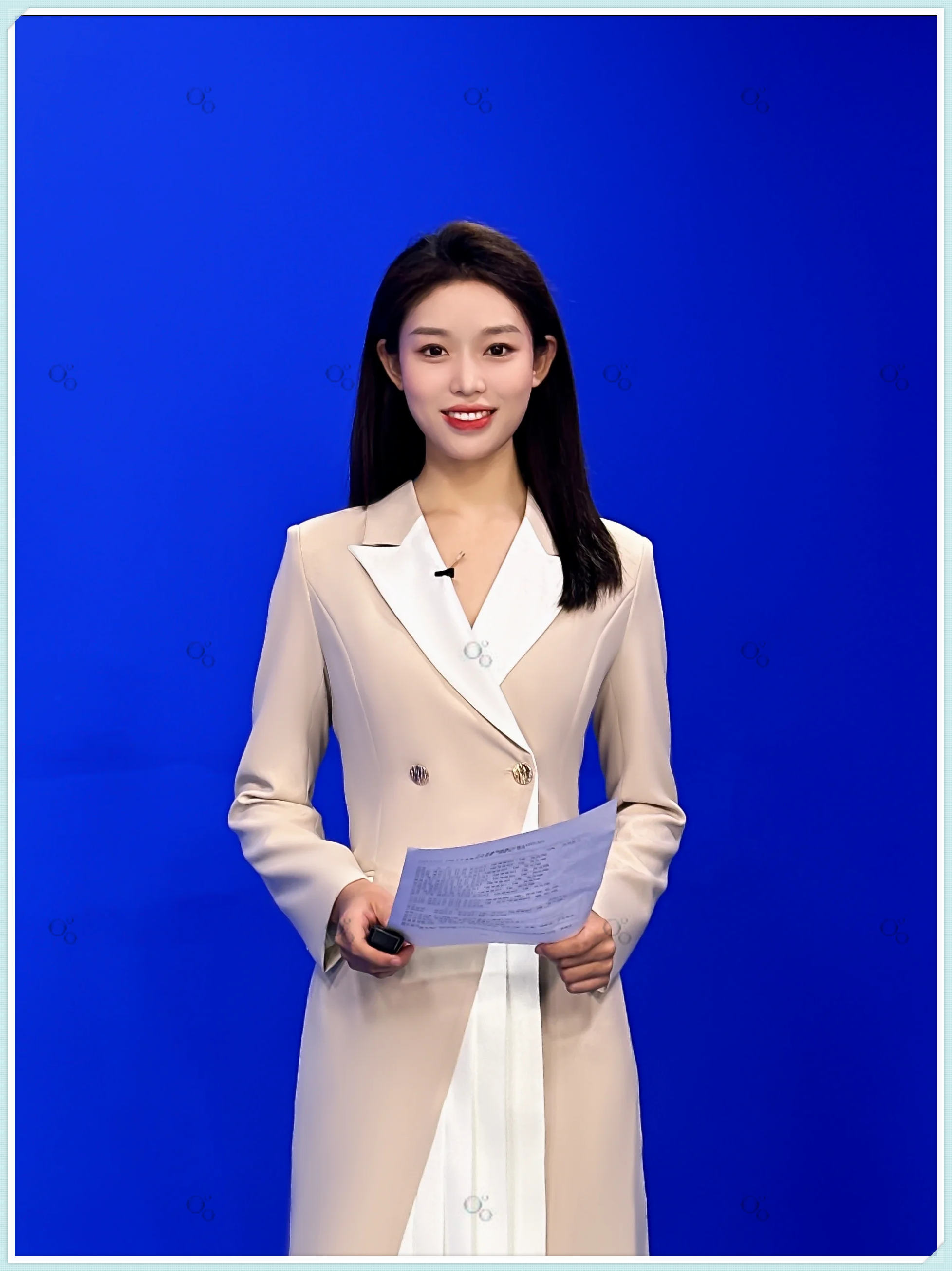 播音服装|别具一格的米白色拼接西装裙