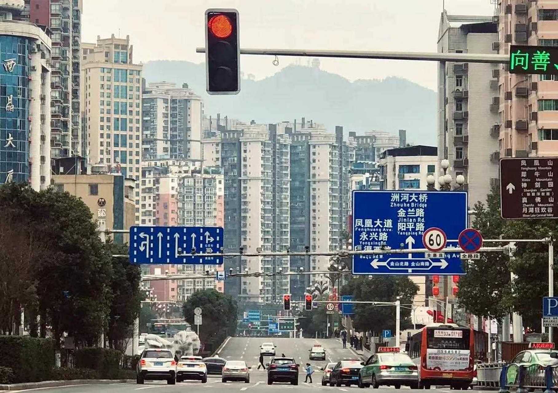 没想到【达州】的房价竟然降得这么快,记得19年来的时候这里房子还要