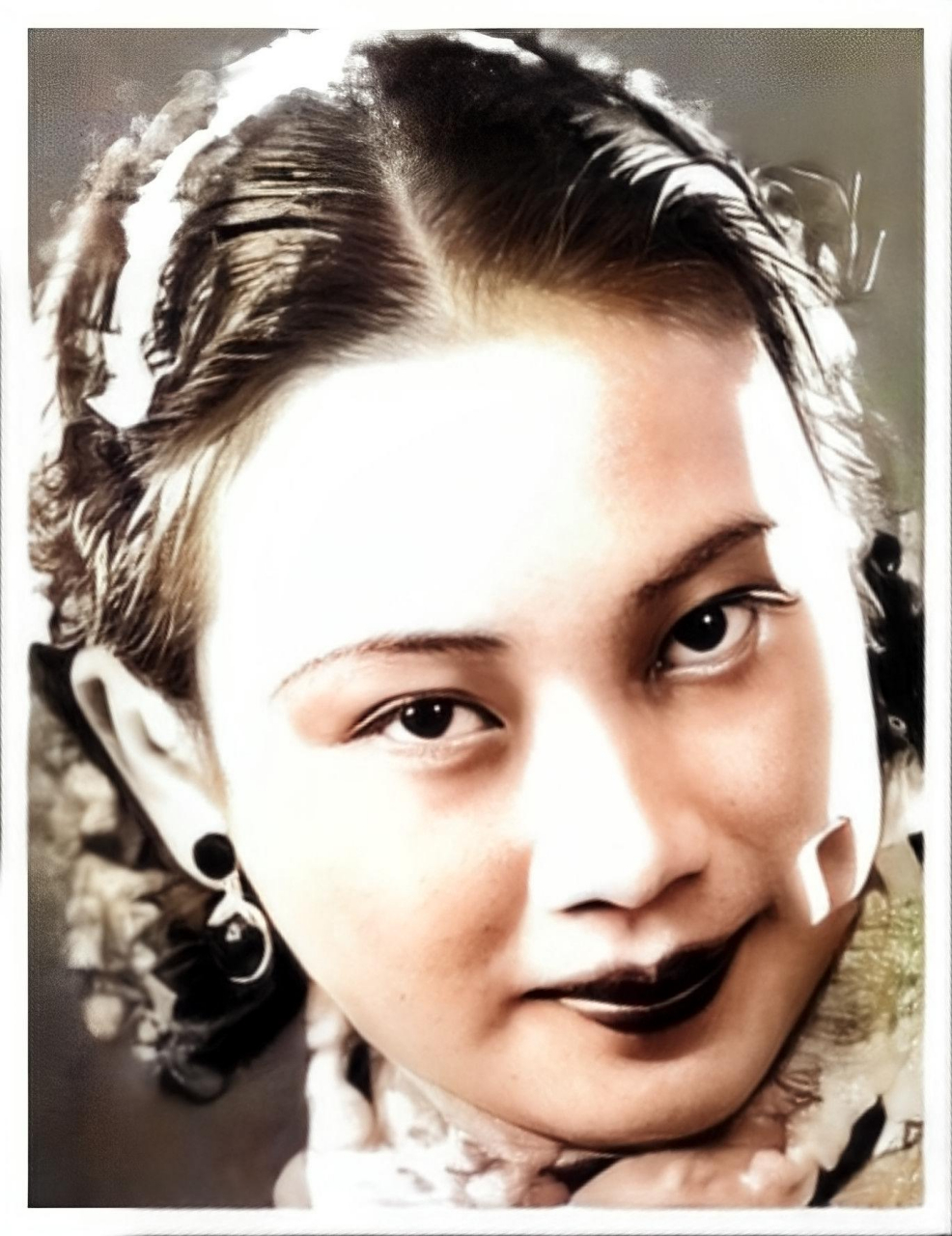 女明星带着胡蝶躲到了上海,却落入了早已垂涎她美貌的戴笠手中