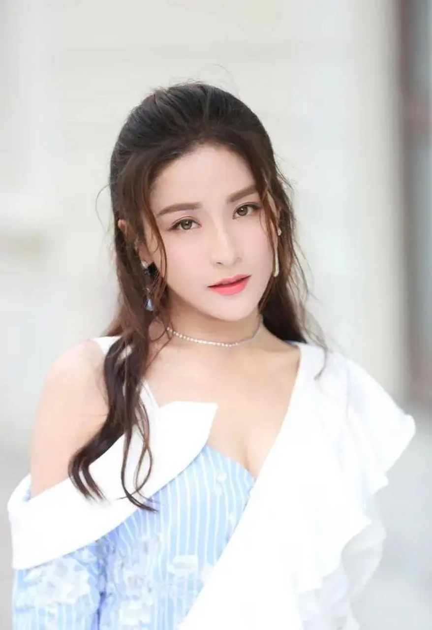 贡米长相甜美可人,颜值出众,古装美人扮相超级惊艳