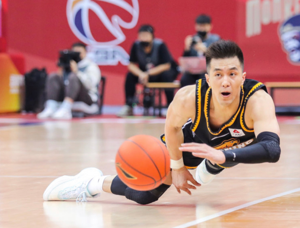 本场比赛,郭艾伦复出替补登场,这是郭艾伦第二阶段的首场比赛.