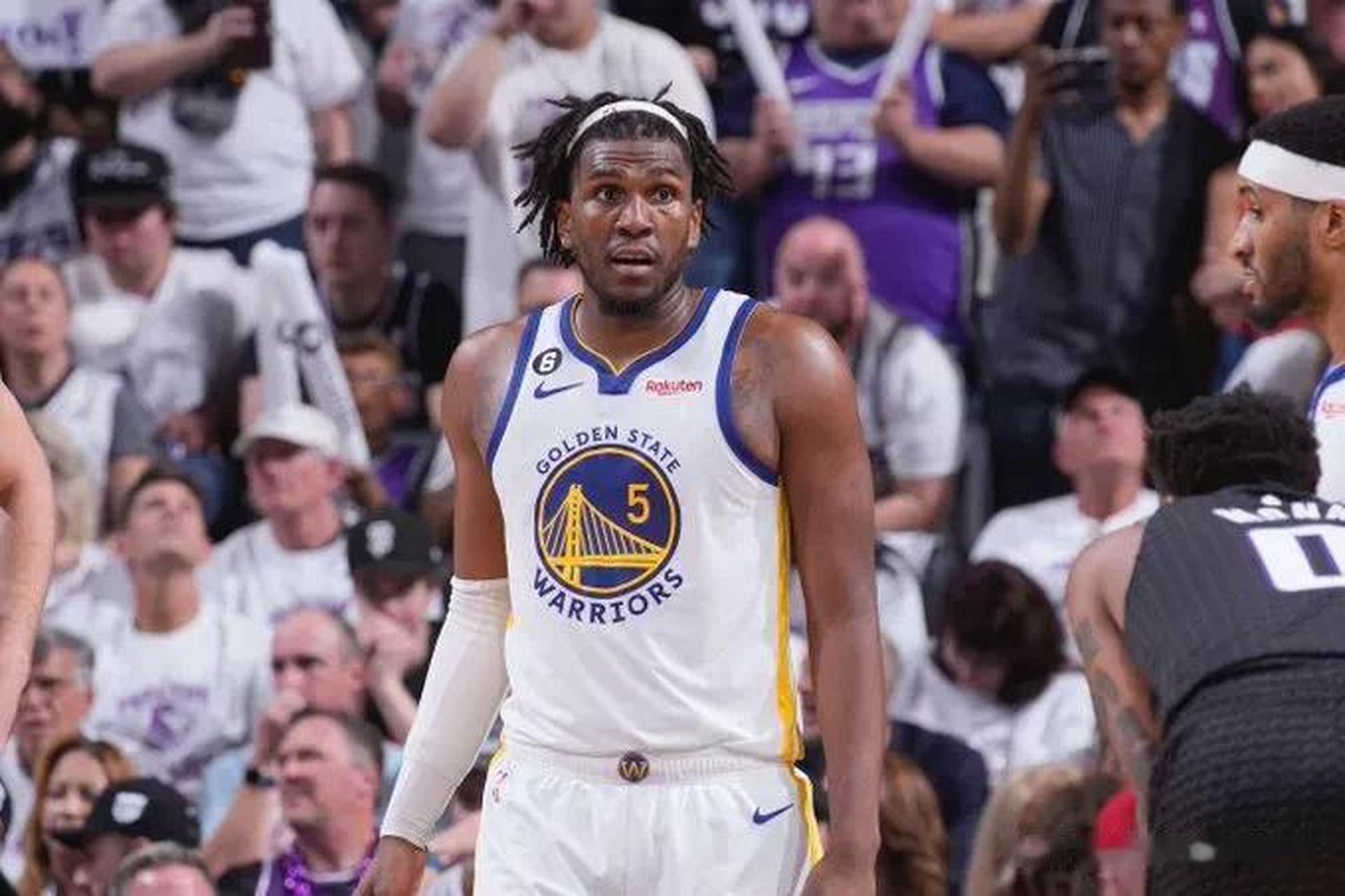 凯文鲁尼在这个系列赛中抢篮板:第 1 场 - 9 个篮板第 2 场 - 7 个