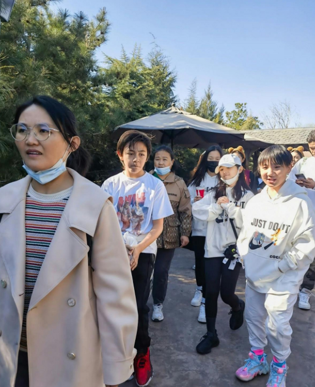 刘烨儿子诺一长大了,像爸爸还是妈妈多一点?