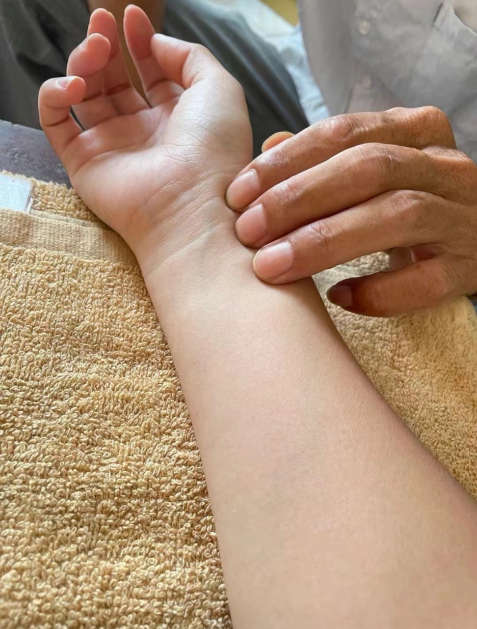 前几天我去看中医,摸脉说我月经不调,焦虑压力大,情绪不好,但是确实我