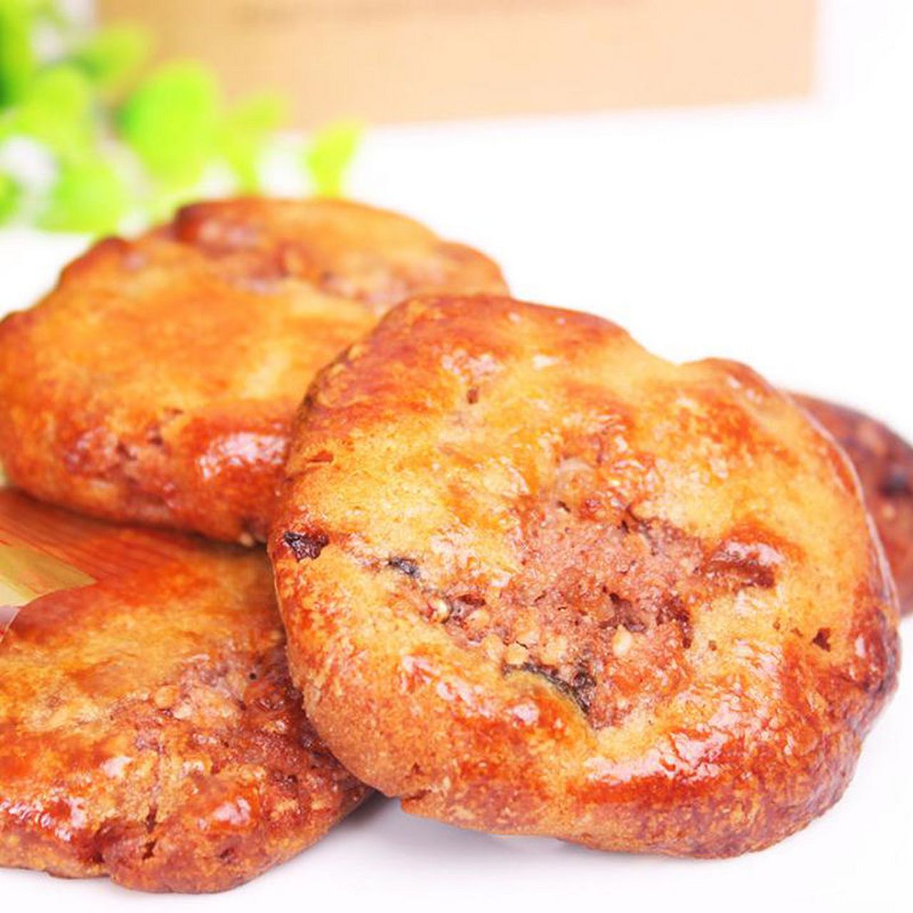 广东鸡仔饼的最大特点是耐人寻味.