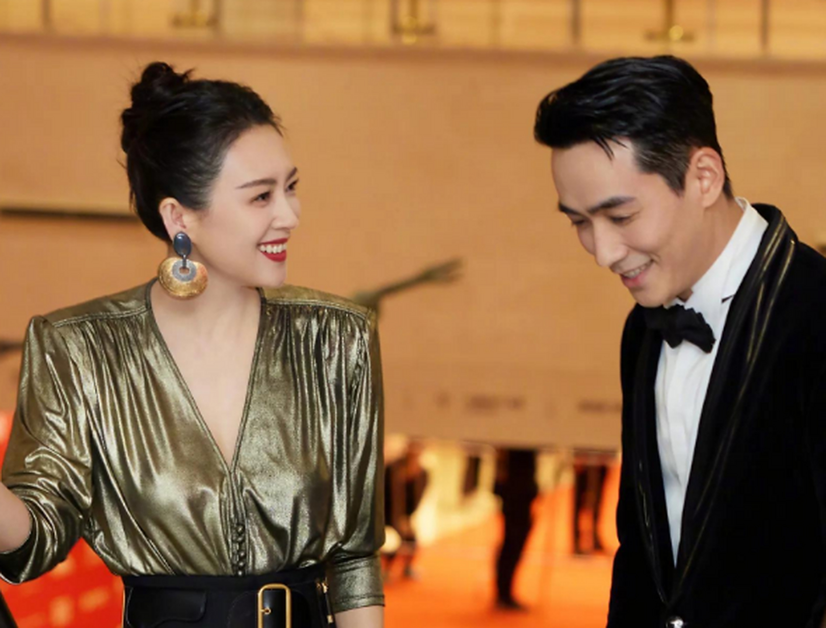 北影节红毯太现实:章子怡主动晒与吴京合影,陈凯歌拉拢张颂文 章子怡