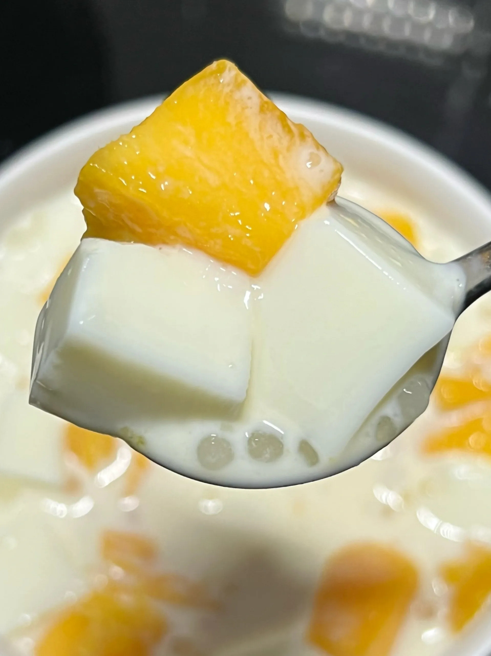 芒果奶冻西米露这个真的巨好吃啊  自制低卡甜品一口惊艳的程度  清甜