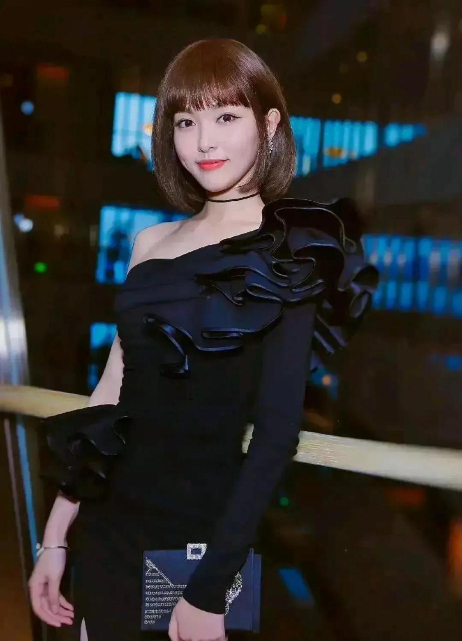 唐嫣短发造型,可爱少女系甜甜的