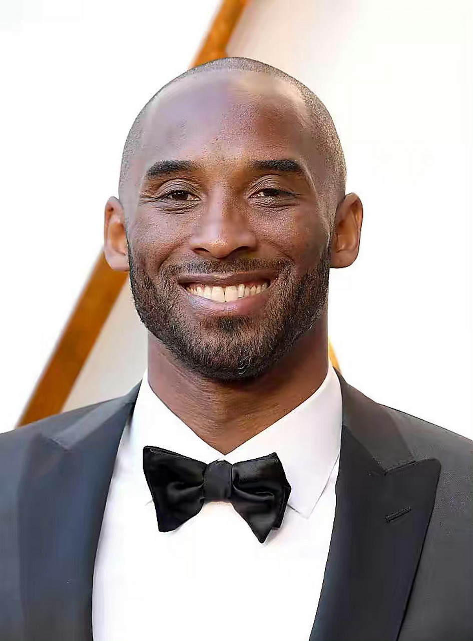 脱下球衣穿上西装的科比也是一个西装暴徒,难怪网友会说他是最帅的