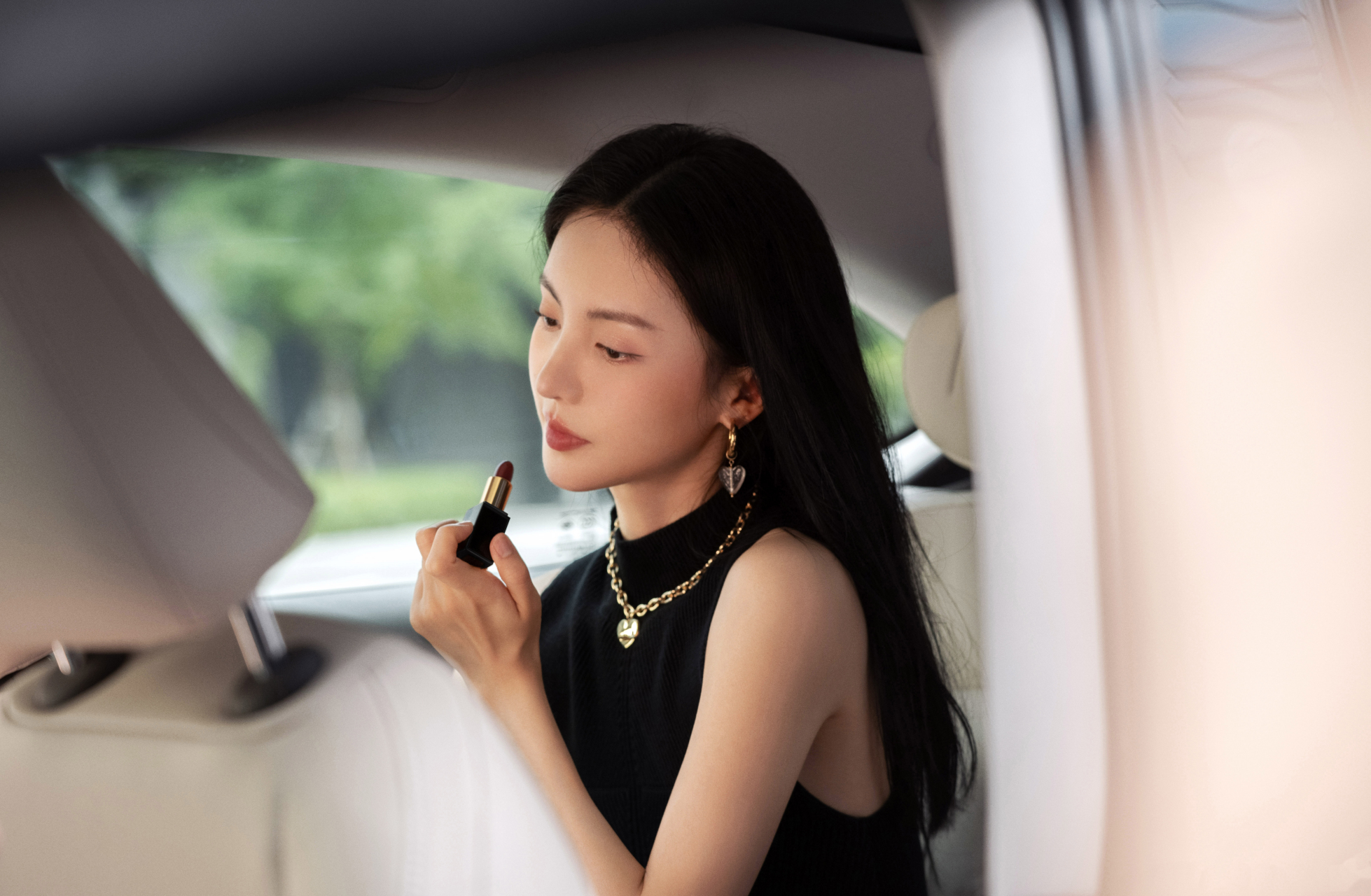 金晨的新大片花絮曝光啦!