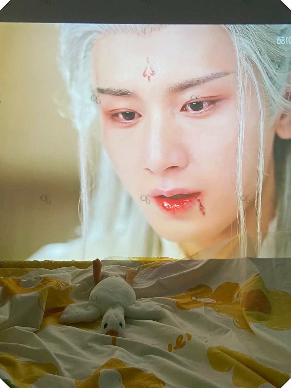 白发成毅真的好仙  再次看到帅渊的沉香形象真是惊艳到我了!