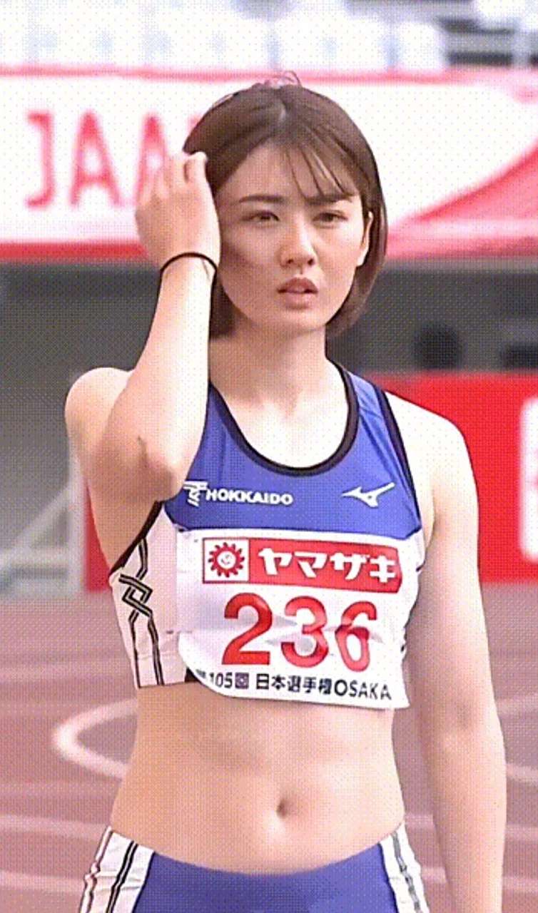 2022年,日本女运动员参加奥运会跳远比赛的照片!