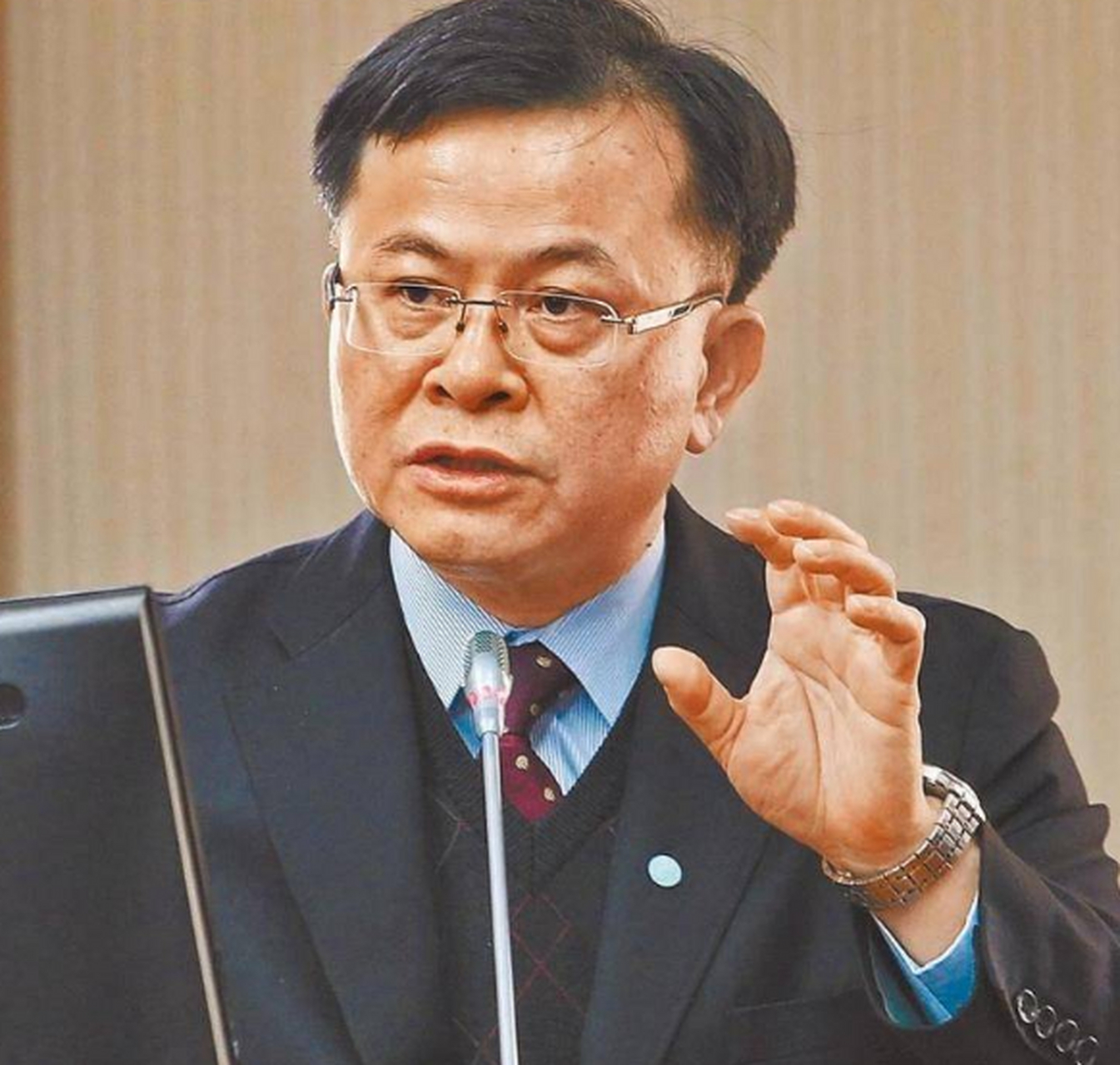 "ncc"遭爆强行闯关"镜电视",岛内学者:陈耀祥不适任,是政治力留他 !