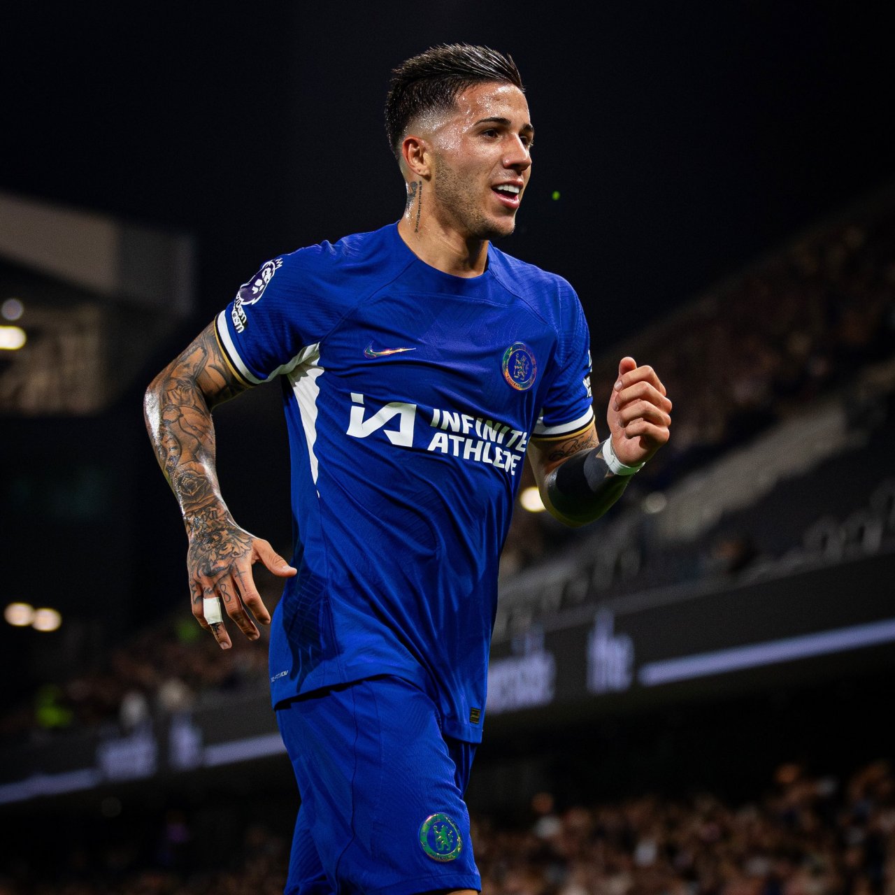 恩佐-费尔南德斯分享了一张自己的帅照.