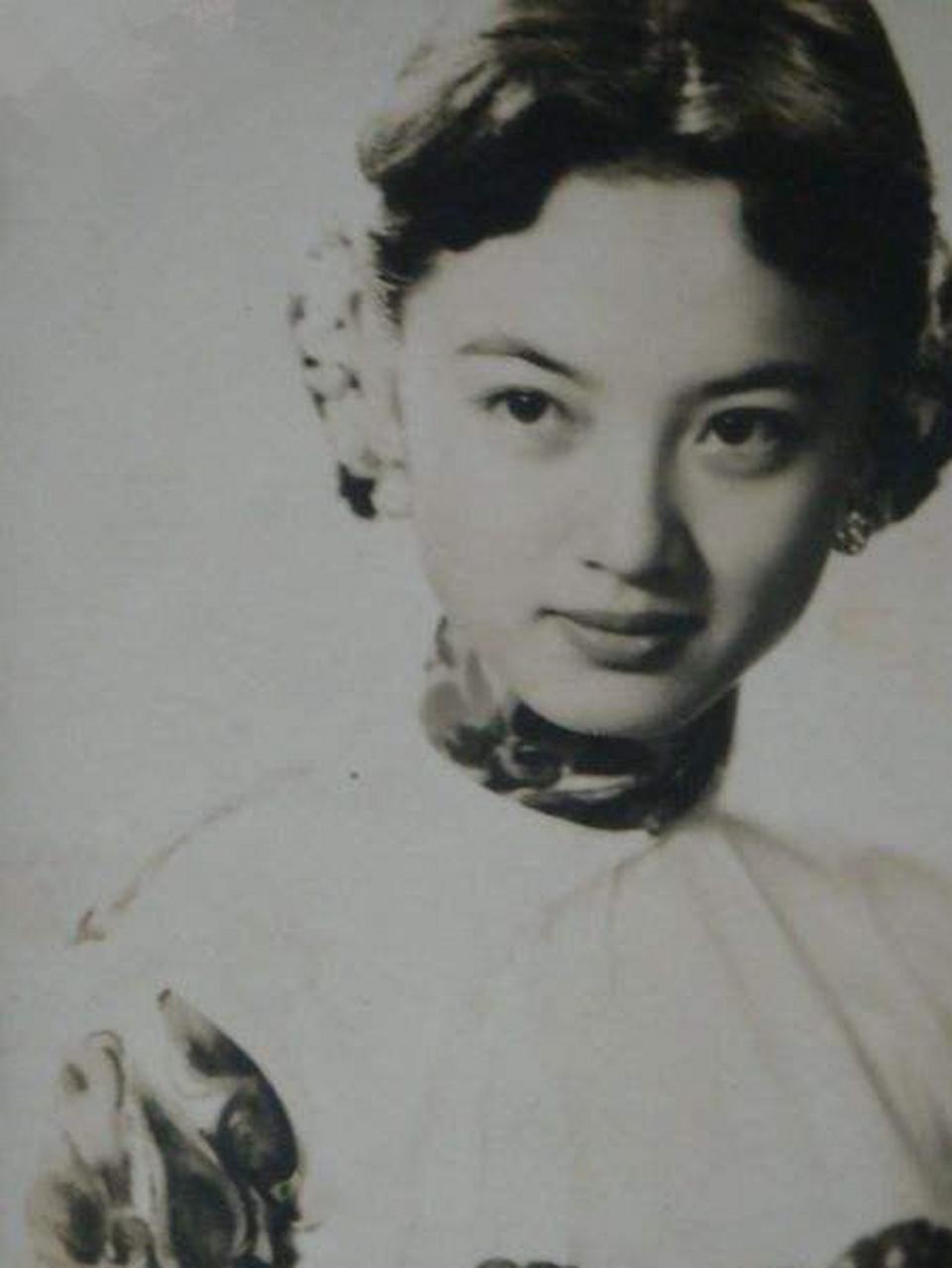 钱秀芬长相清纯,是当时云南有名的美女! 滇军的创始人唐继尧好色!