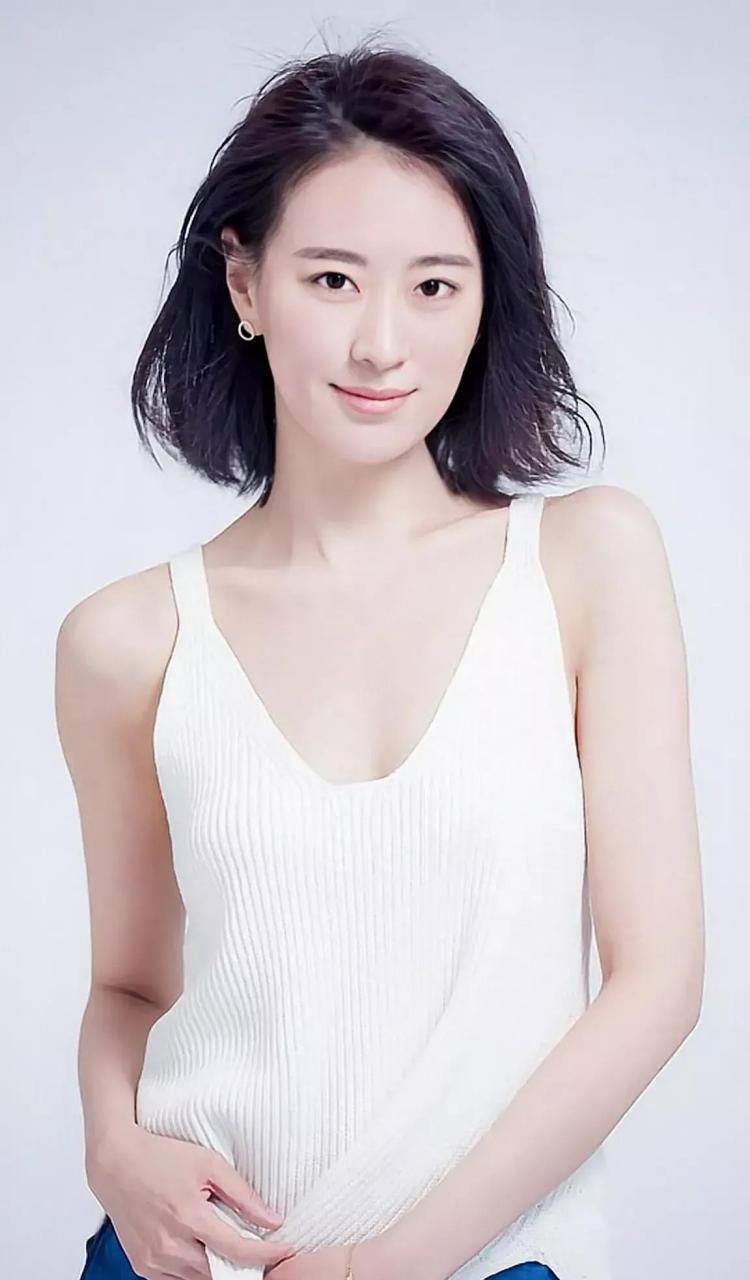 美女明星王乐君写真美图,气质优雅,端庄贤淑 美女明星王乐君写真美图